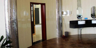 Illustration for article titled This Chinese Public Toilet Looks Like the U.S. Capitol Building